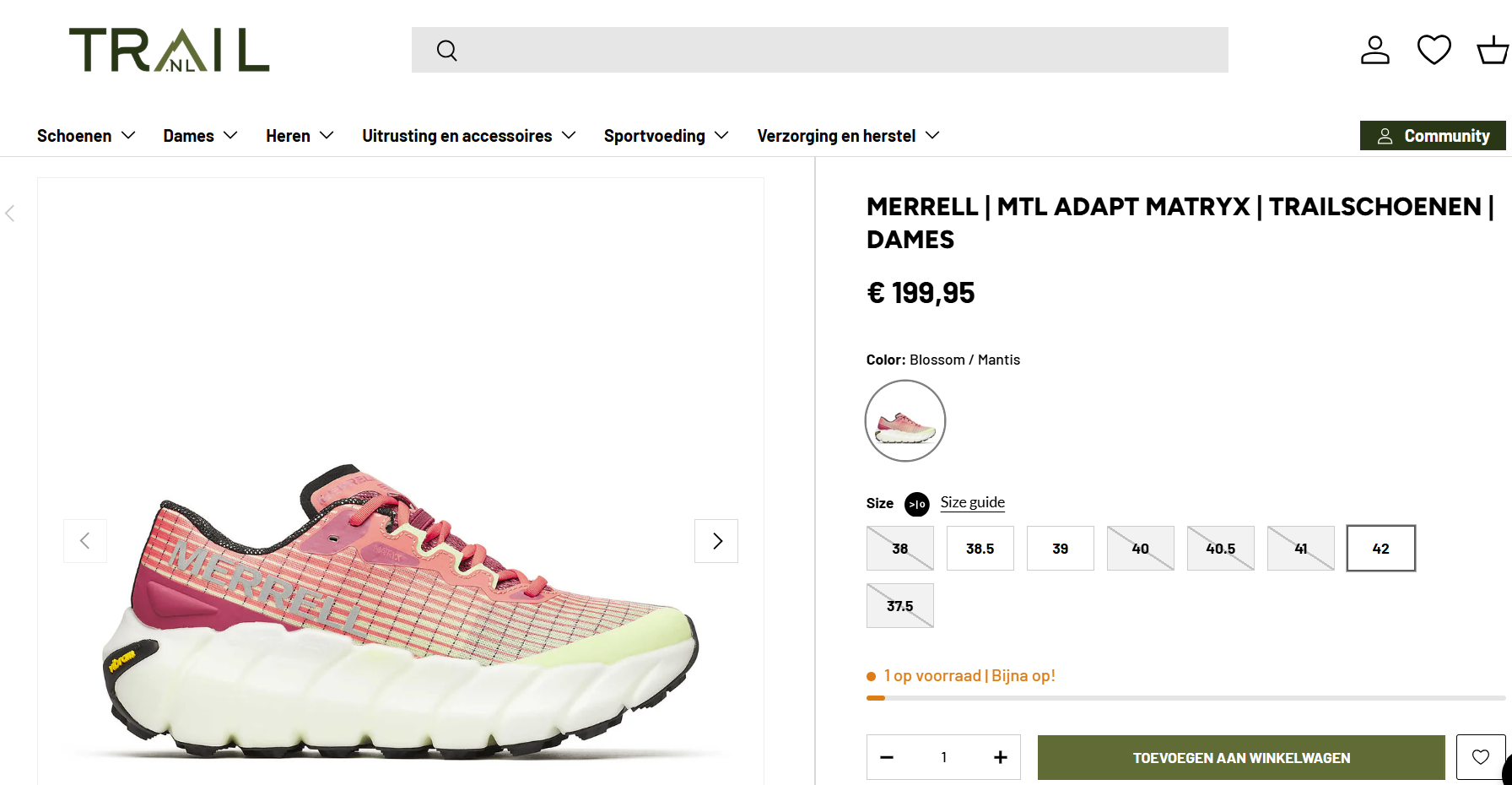 web interface of a Trail Running shoe on the webshop of Trail Running Retail shop Trail.nl. Pink Running shoe from merrell. Special Trail shoe, language on webpage is dutch, Nederlands. The Volumental size guide plugin is visible. Volumental tooling, black Volumental logo and optimised size and fit finder tool.