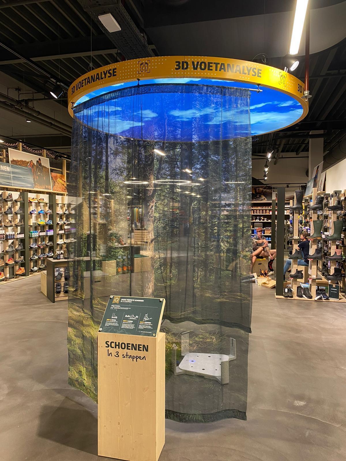 3D foot analysis station in an outdoor retail store